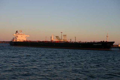 Navire porte-conteneurs dans un port international de fret maritime